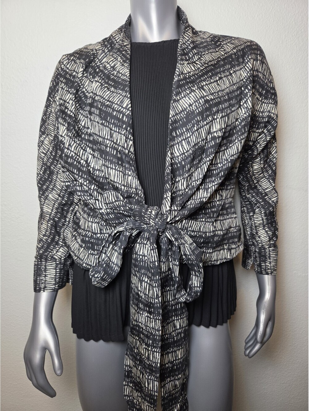 Jones New York 100% Silk Black&White Geometric Print Blouse Wrap SZ M